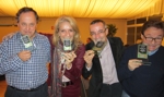 Los ganadores del torneo con sus trofeos: Pedro Pérez y Pino Pilego, subcampeones; y Juan del Barrio y Aquilino Borrego, campeones.