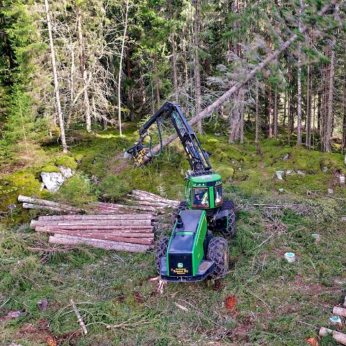 Control remoto de maquinaria forestal mediante una red privada 5G
