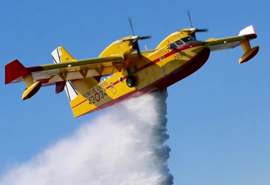 La UE comprará 12 aviones de extinción de incendios para 2027 y estacionará dos en España